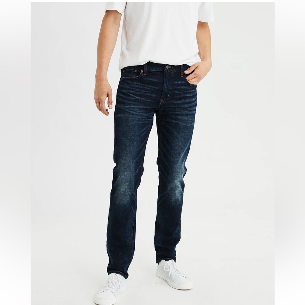 American Eagle Next Level Flex Slim Straight Dark Blue Jeans. Size 33x32 (16JM)
